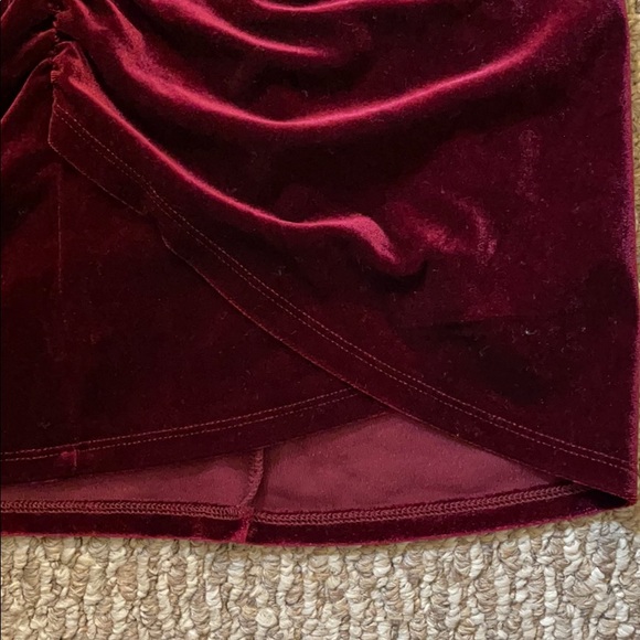 Lulu’s Crushed Velvet Mini Skirt - Picture 4 of 6